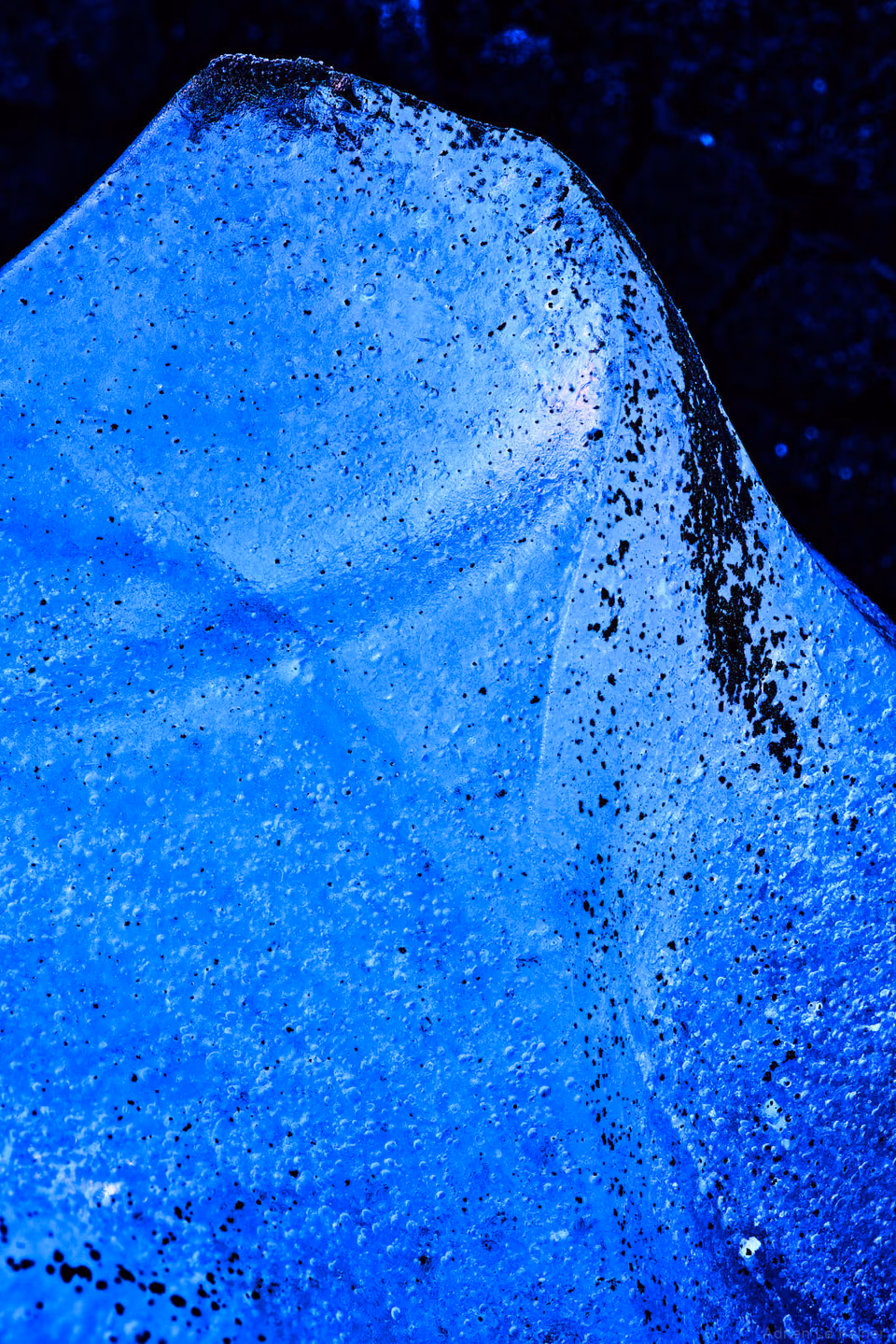 a blue ice sculpture
