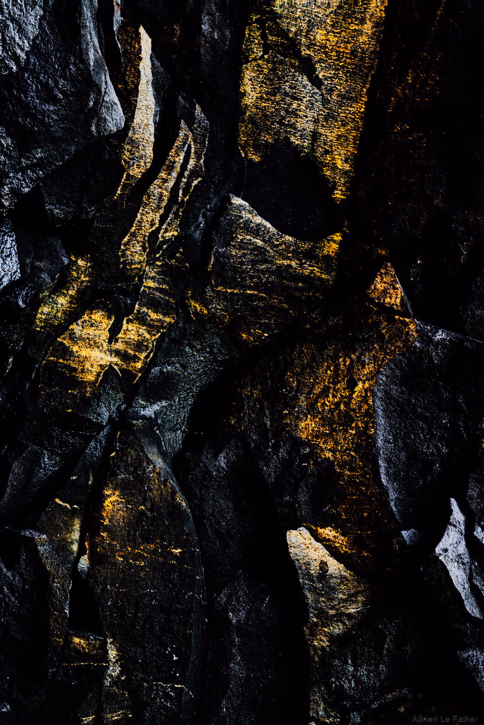 a black and white photo of a rock wall
