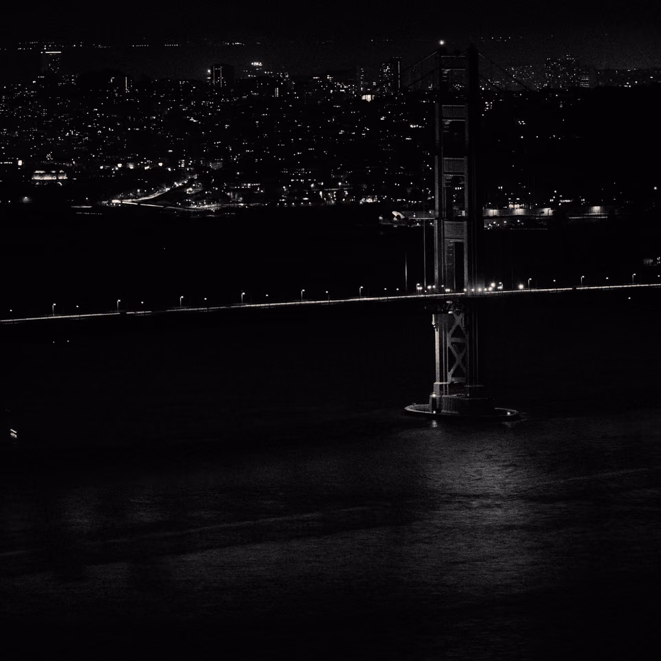 a black and white photo of the golden gate bridge
