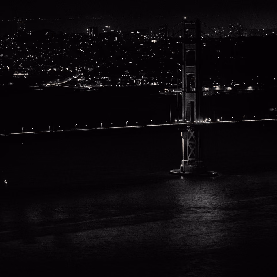 a black and white photo of the golden gate bridge
