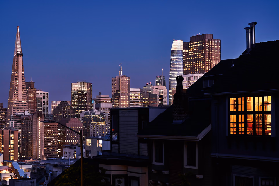 a city skyline at night
