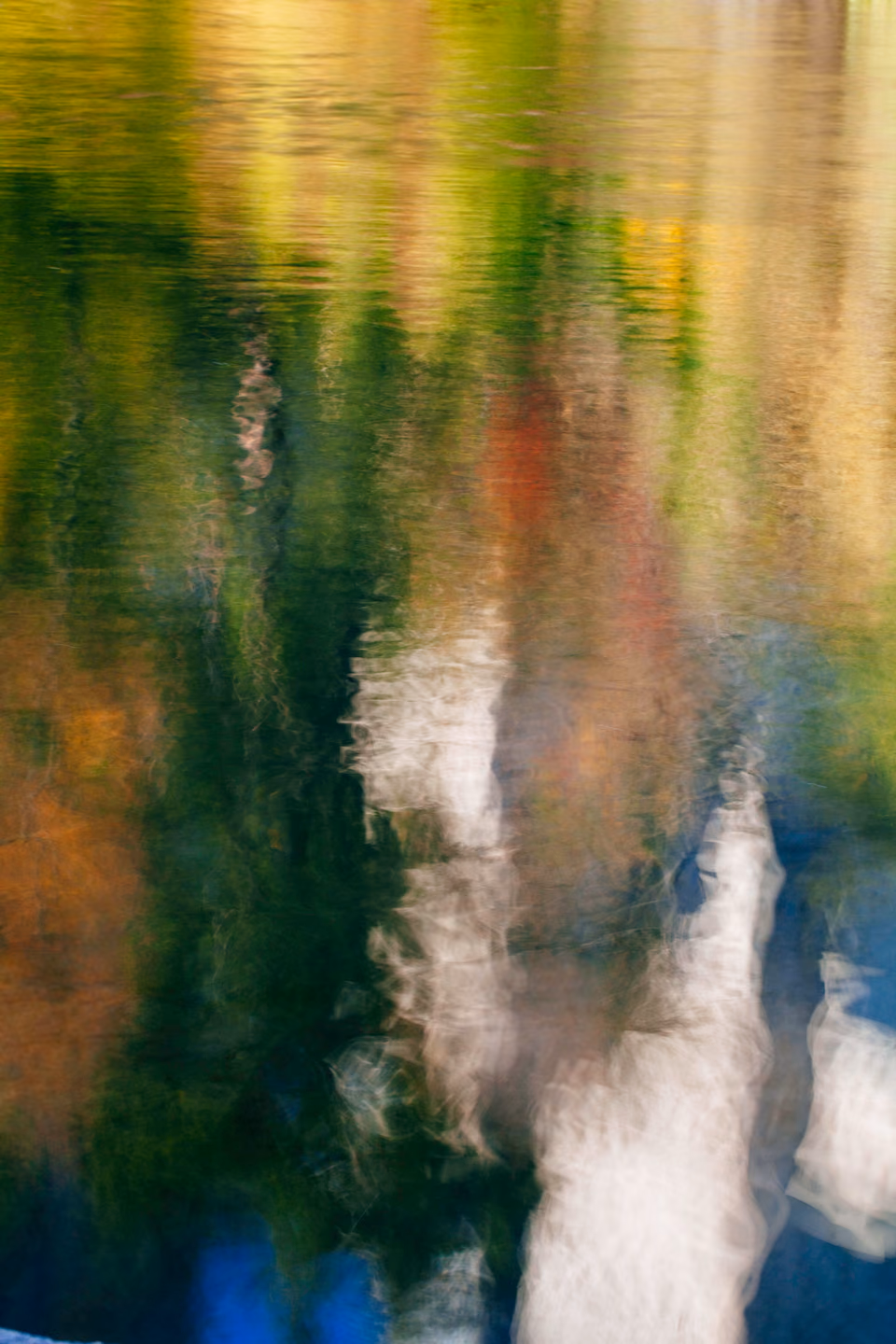 a person sitting on a bench next to a lake
