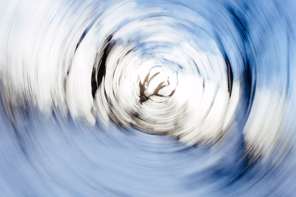a blurry image of a spiral tunnel
