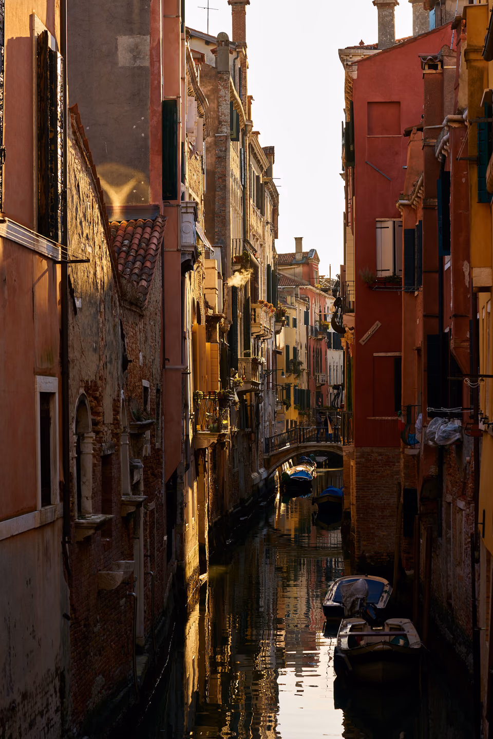the buildings are painted a bright color
