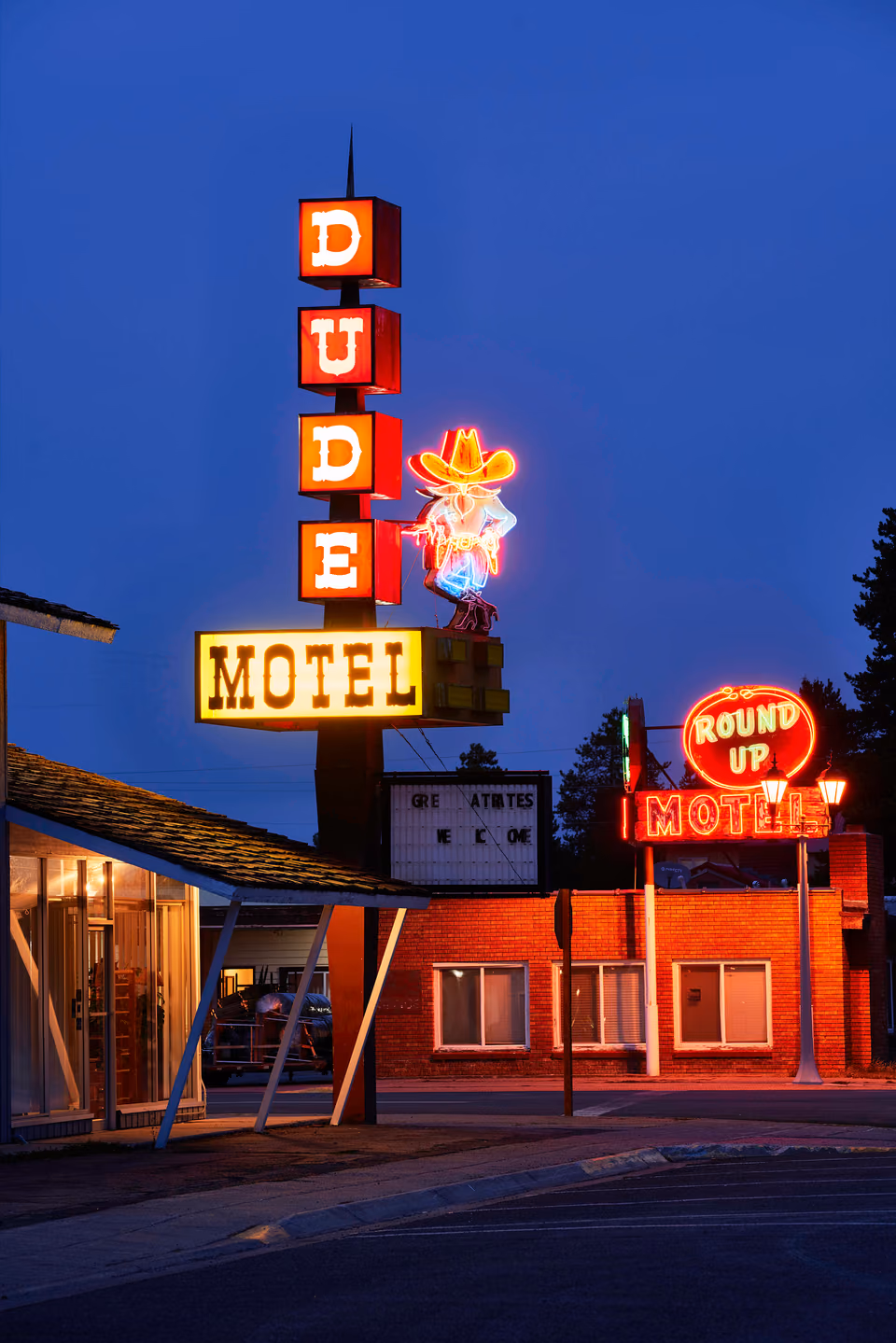 a motel sign is lit up at night
